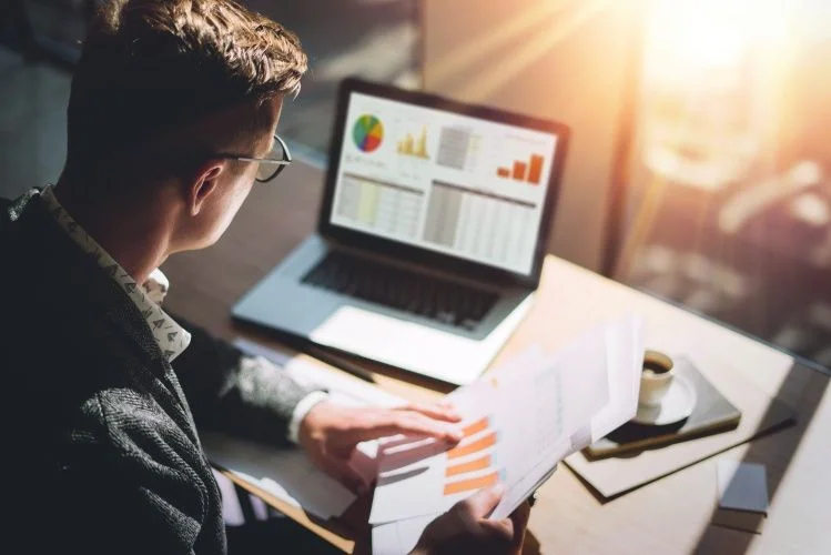 AI Adoption Soars Among Financial Advisers: 60% Utilize ChatGPT and Copilot Despite Risks