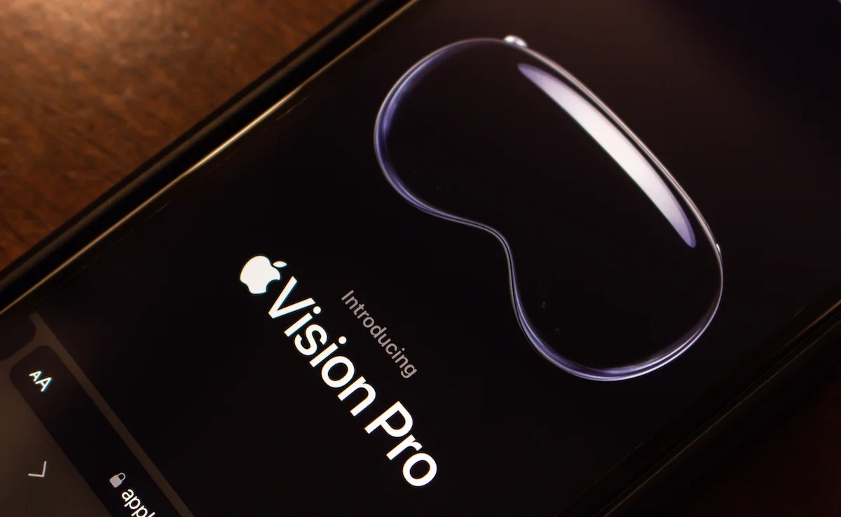 Apple Faces Challenges with Vision Pro Amidst Weak Consumer Interest