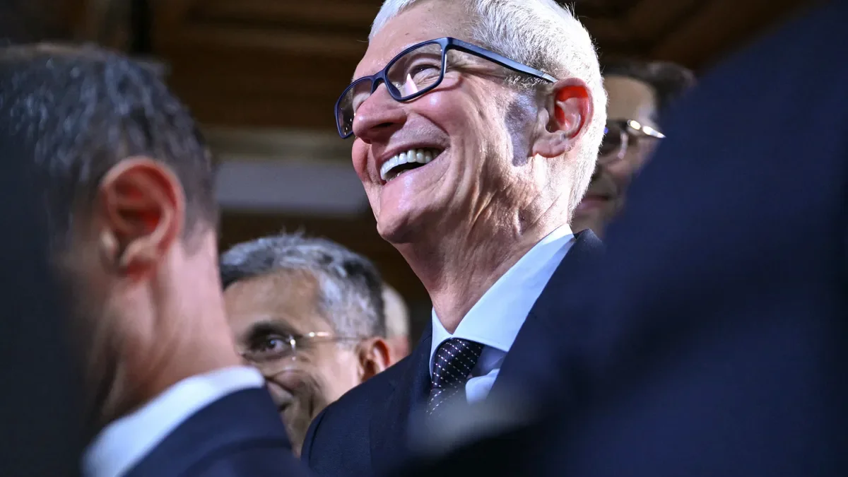 Apple Maps blunder reveals challenges ahead for Tim Cook's leadership strategy