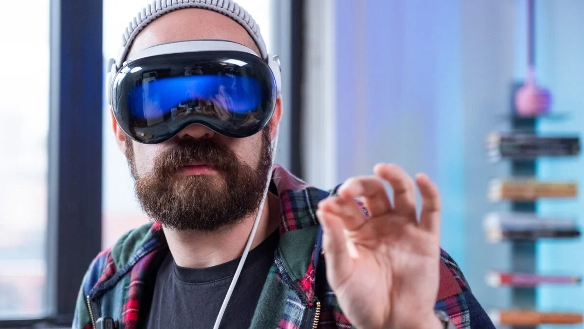 Apple Vision Pro's Steam gaming debut revolutionizes immersive play for users