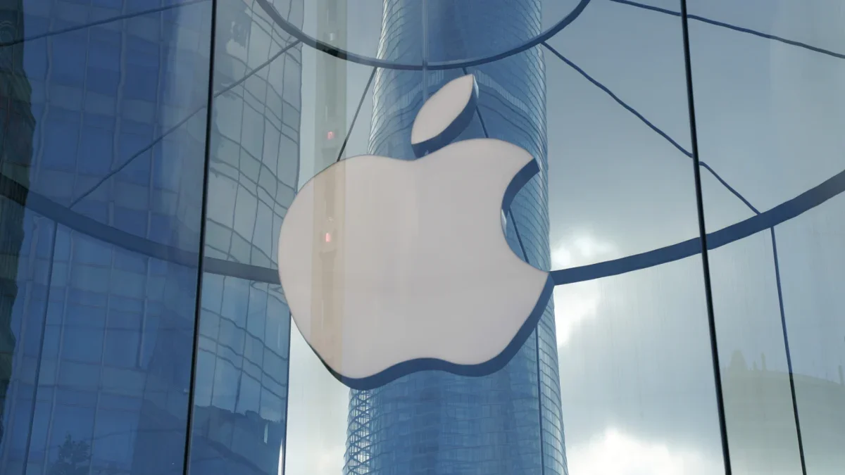 Apple's 2027 smart glasses delay raises concerns about competition and innovation