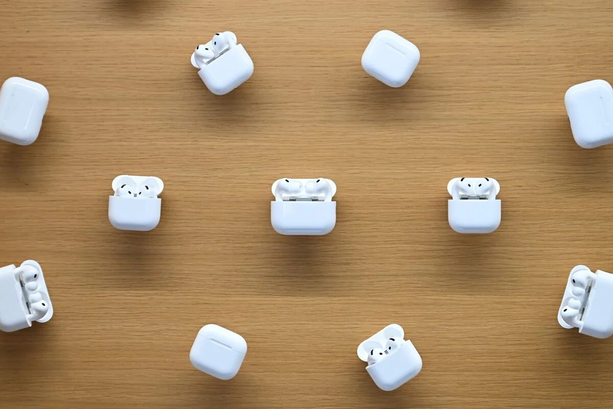 Apple's AI-Driven AirPods Set to Challenge Smart Headphones Market in Late Testing