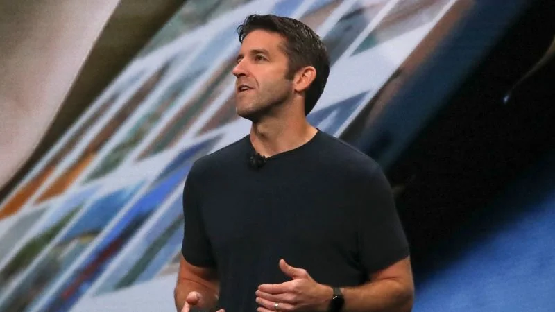 Apple's new CEO faces high expectations to blend Jobs' vision with Cook's strategy