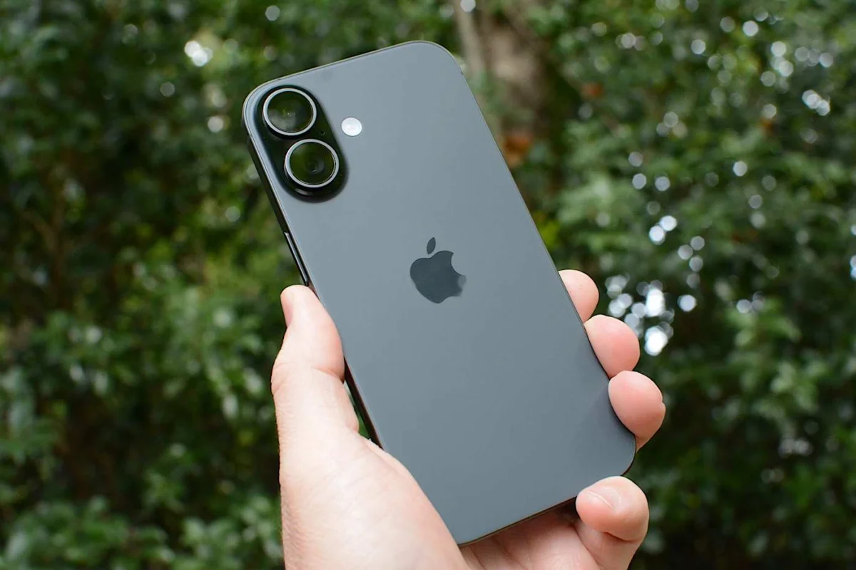 Apple's new satellite messaging feature transforms iPhone communication options