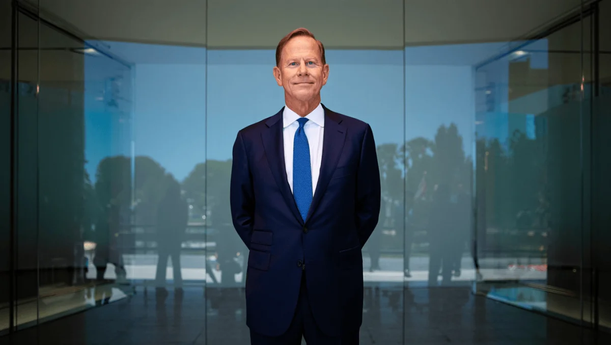 Apple's Shift to AI Leadership: John Ternus Takes Helm Amidst AR Partnership Uncertainty