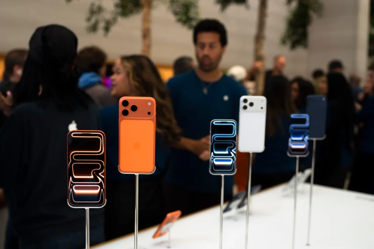 Apple's Staggered iPhone 18 Launch Strategy Aims to Outpace Competitors