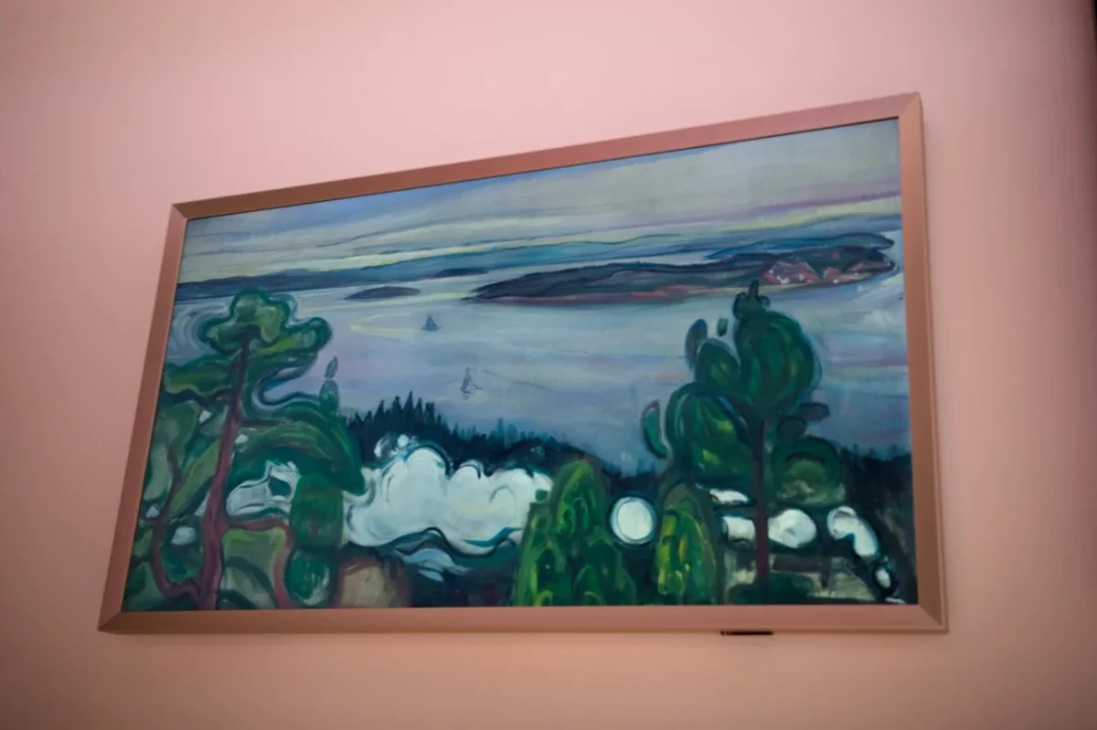 Artistic Innovation: Samsung's Frame TVs Redefine Home Décor with Realistic Designs