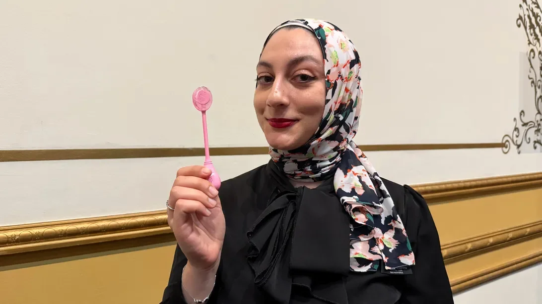 Bone Conduction Lollipop Revolutionizes Music Experience Without Headphones