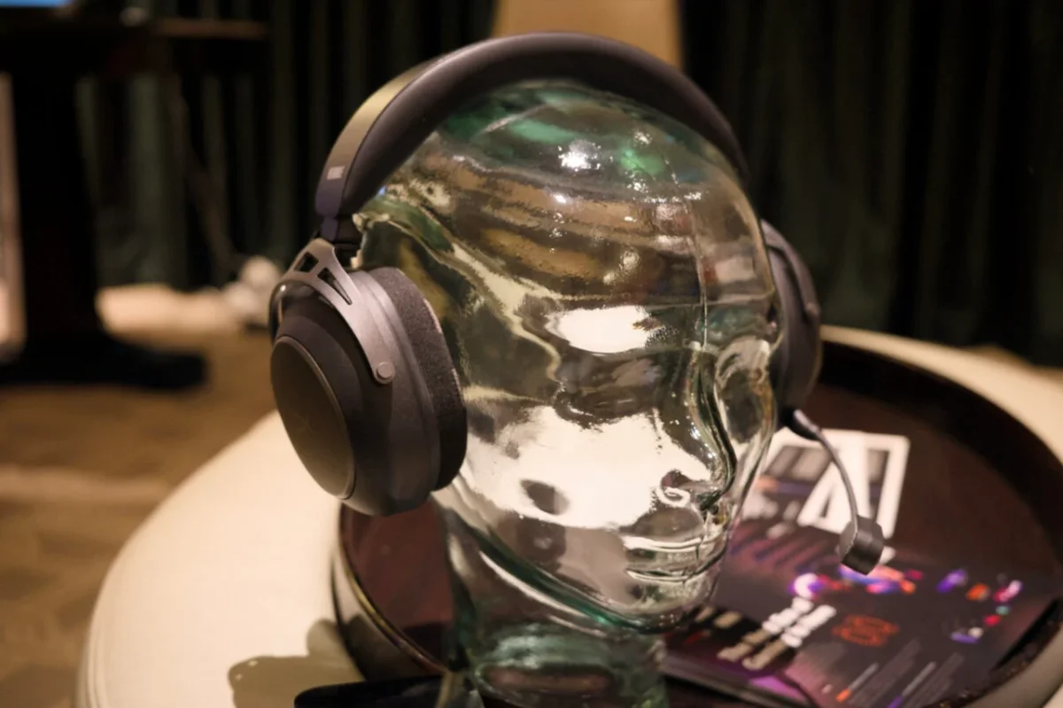 Brain-Sensing Gaming Headset Promises to Transform Casual Gamers into Pros