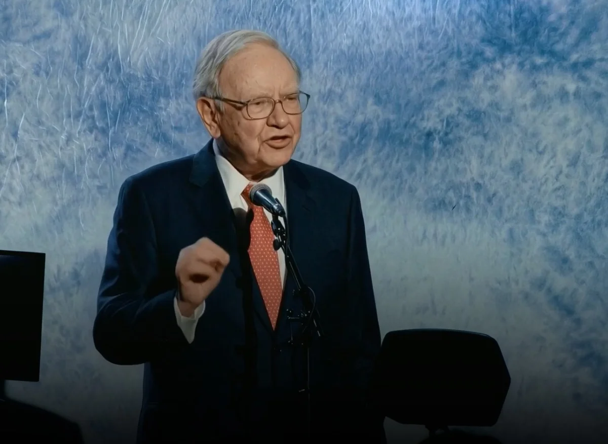 Buffett's Passive Profit Strategy: How Apple Became a Key Player in His Portfolio