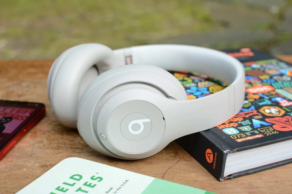 Consumers capitalize on early Presidents' Day sales with top tech deals from Apple and Samsung