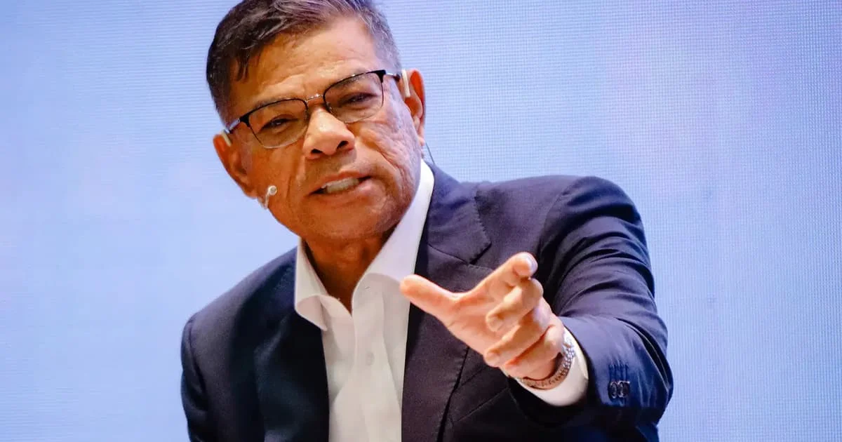 Data Leakage Risks Prompt Call for Government Oversight in AI Security Adoption