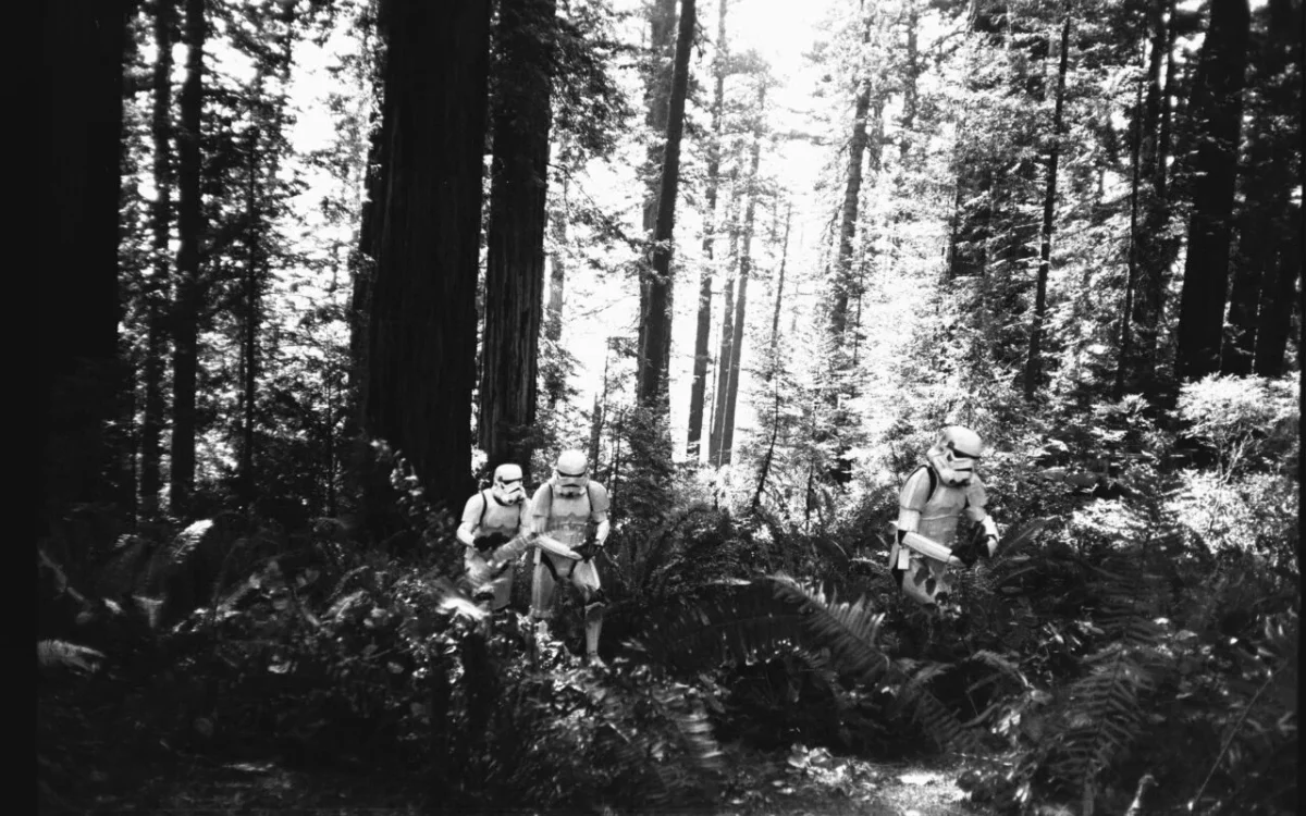 Fans Discover Rare Behind-the-Scenes Photos from Iconic 'Return of the Jedi' Shoot