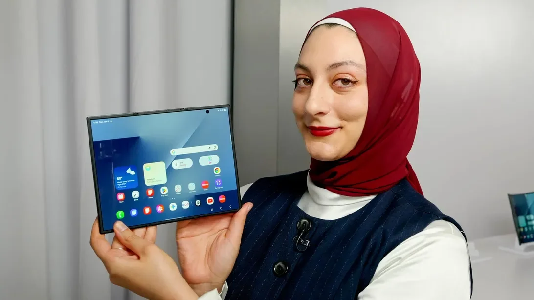 Galaxy Z TriFold's $3,000 Price Tag Sparks Debate Among Tech Enthusiasts