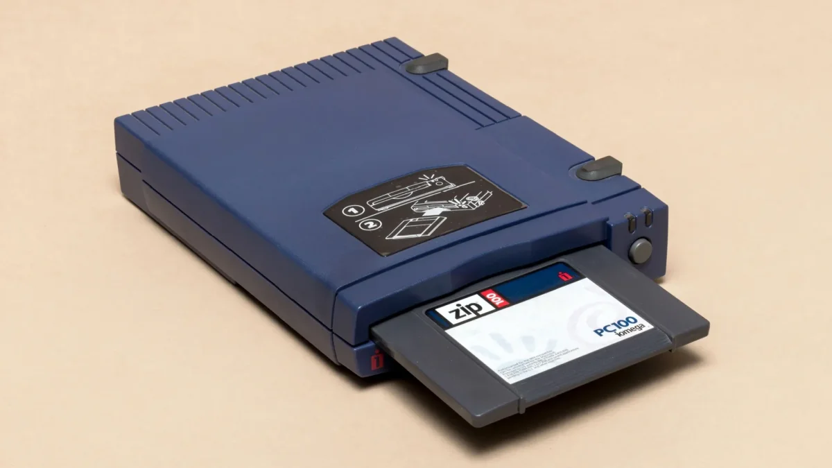 How a Critical Design Flaw Sabotaged the Rise of Zip Drives Over Floppies