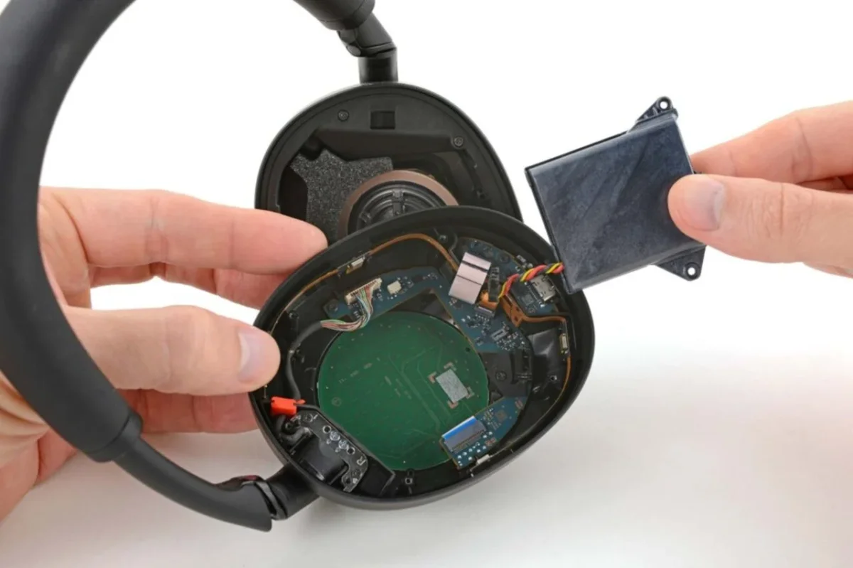 iFixit's New Ranking Reveals Top Repairable Wireless Headphones for Eco-Conscious Consumers