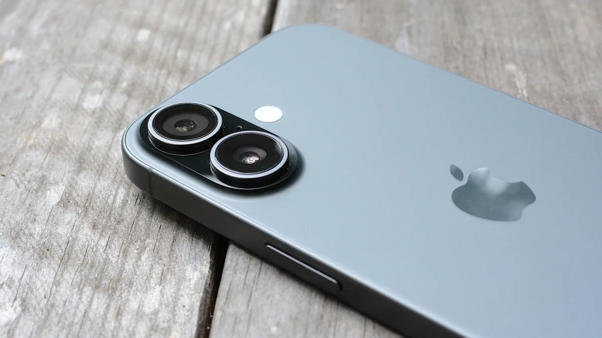 Intel and Samsung vie for Apple's next big chip deal, potential shifts in tech landscape