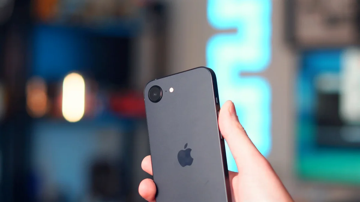 iPhone's Future: Will It Evolve Like MacBook to Stay Competitive?