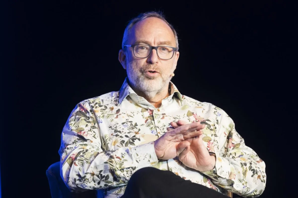 Jimmy Wales Critiques Grokipedia, Highlighting Threats to Online Information Integrity