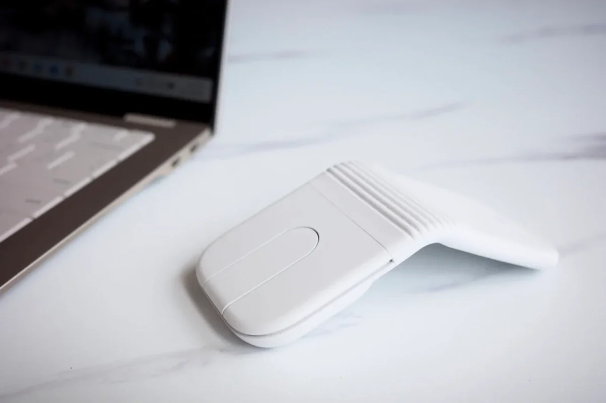 Logitech's New Travel Mouse Struggles to Compete in Portable Design Market