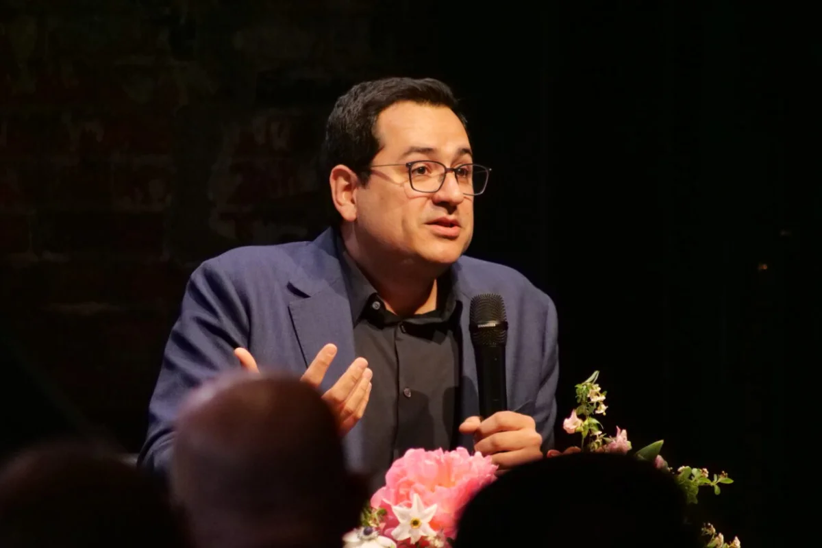 Microsoft strengthens AI team by recruiting Ali Farhadi and top researchers, boosting innovation potential