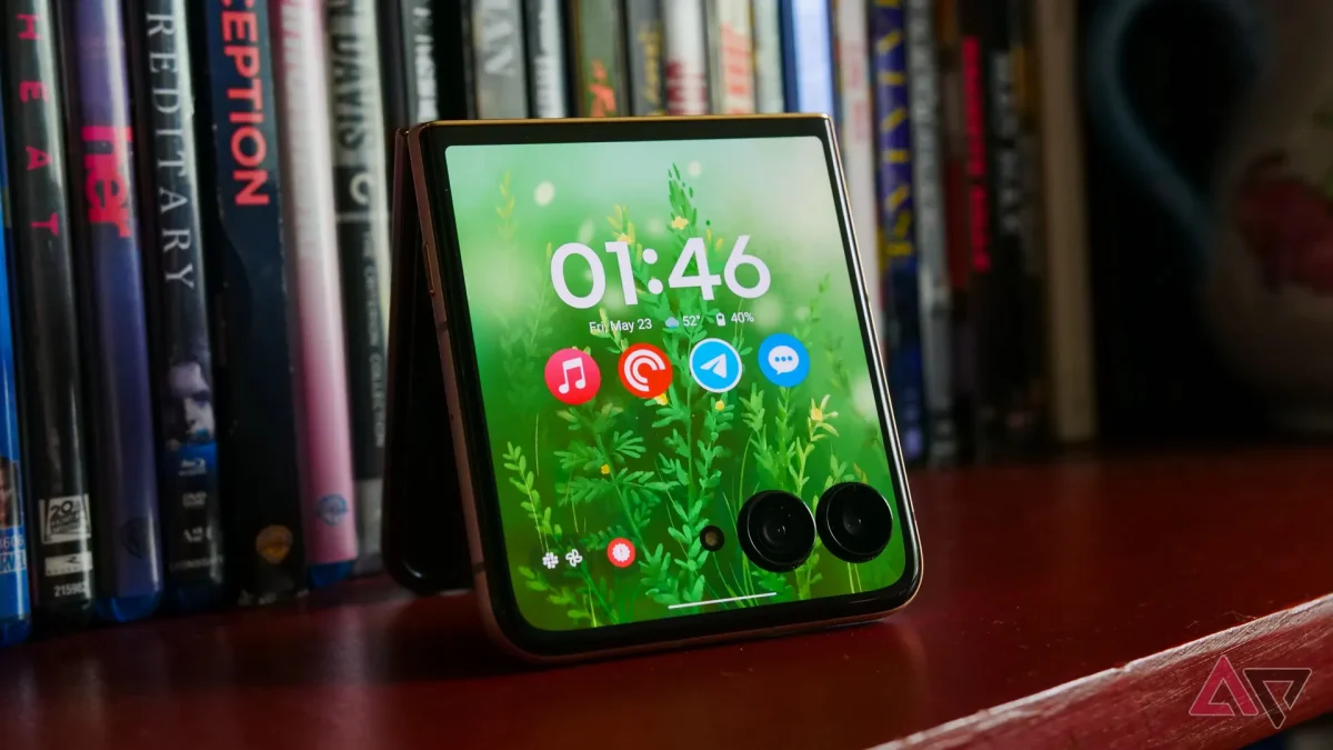 New features enhance top flip foldable phone's appeal in competitive market