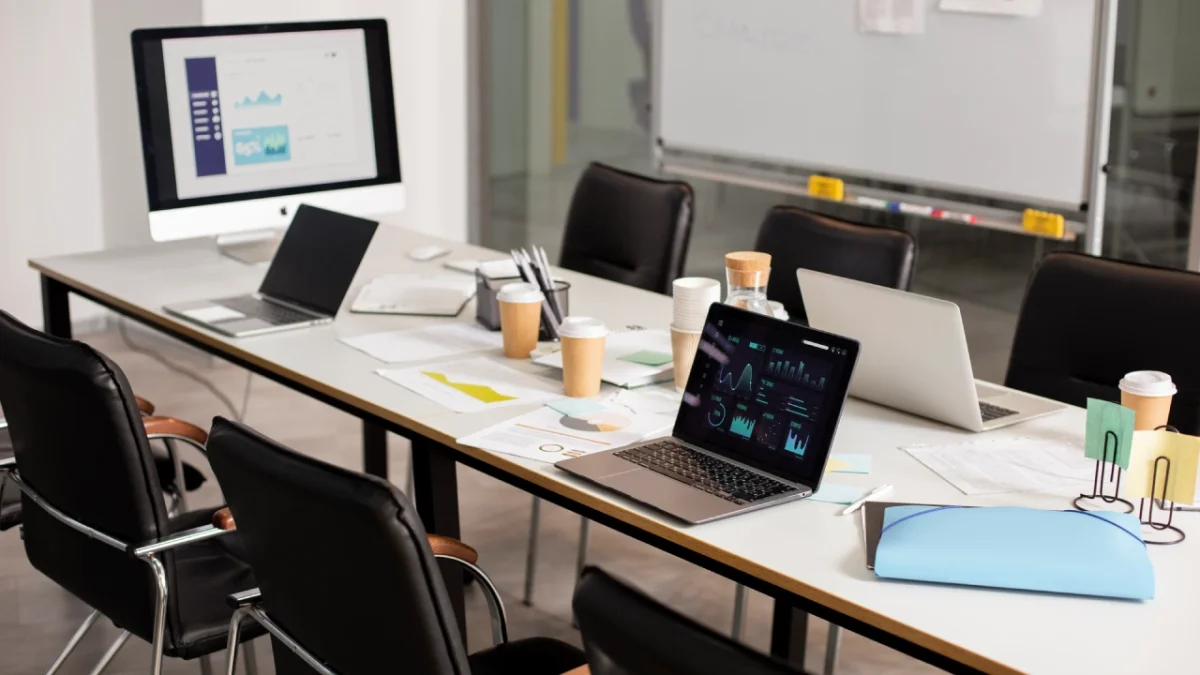 Remote Workers Set to Boost Efficiency in 2025 with AI-Integrated Hybrid Desktops