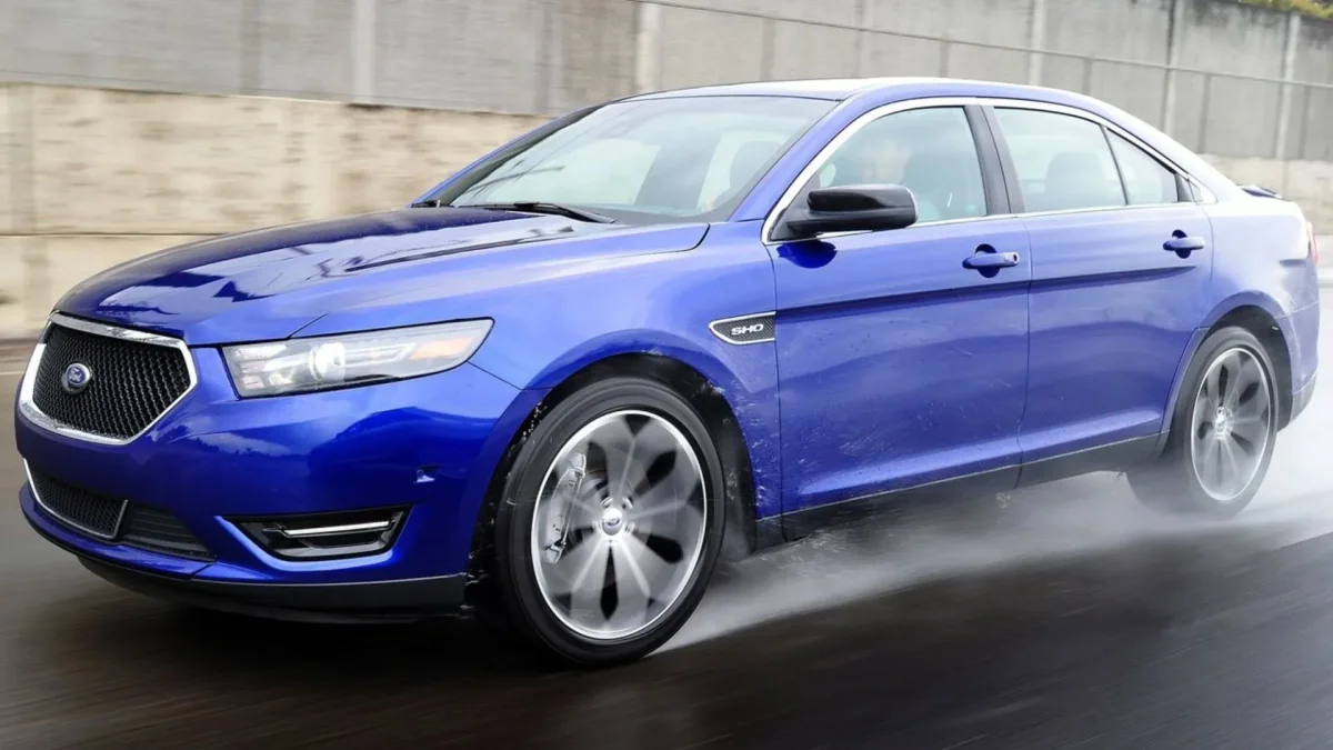 Rising car age impacts repair costs and safety risks for American drivers today