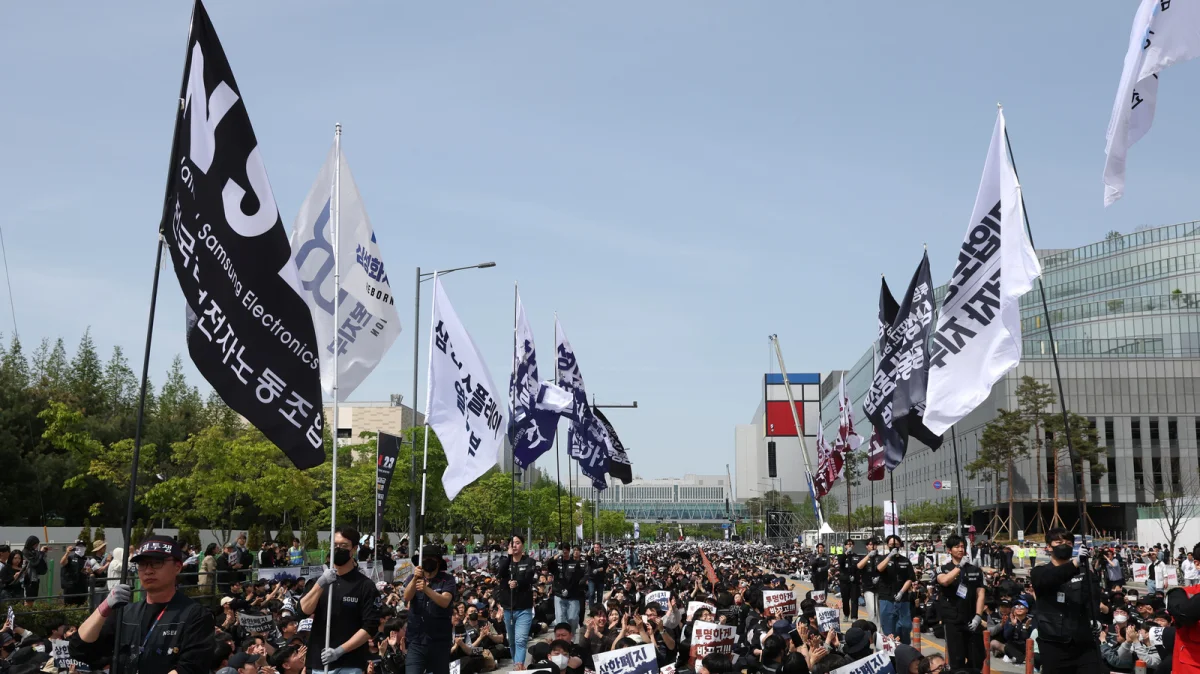 Samsung workers secure bonuses in tentative deal, avoiding prolonged strike disruption