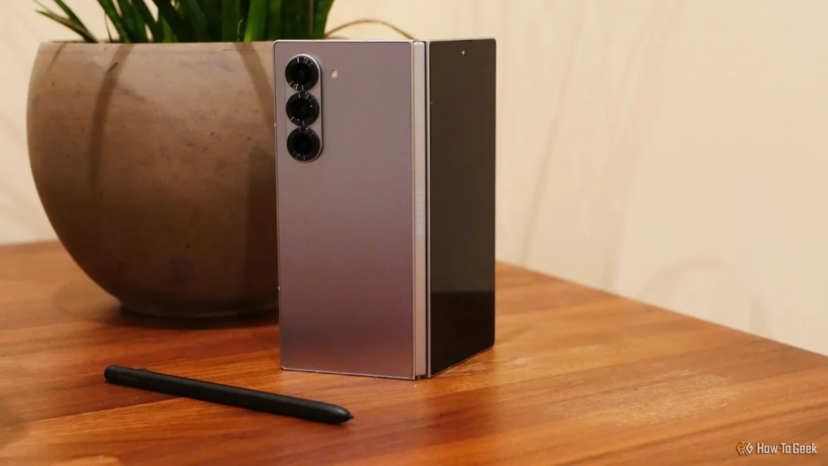 Samsung's Shift Away from Innovation Sparks User Exodus from Foldable Phones