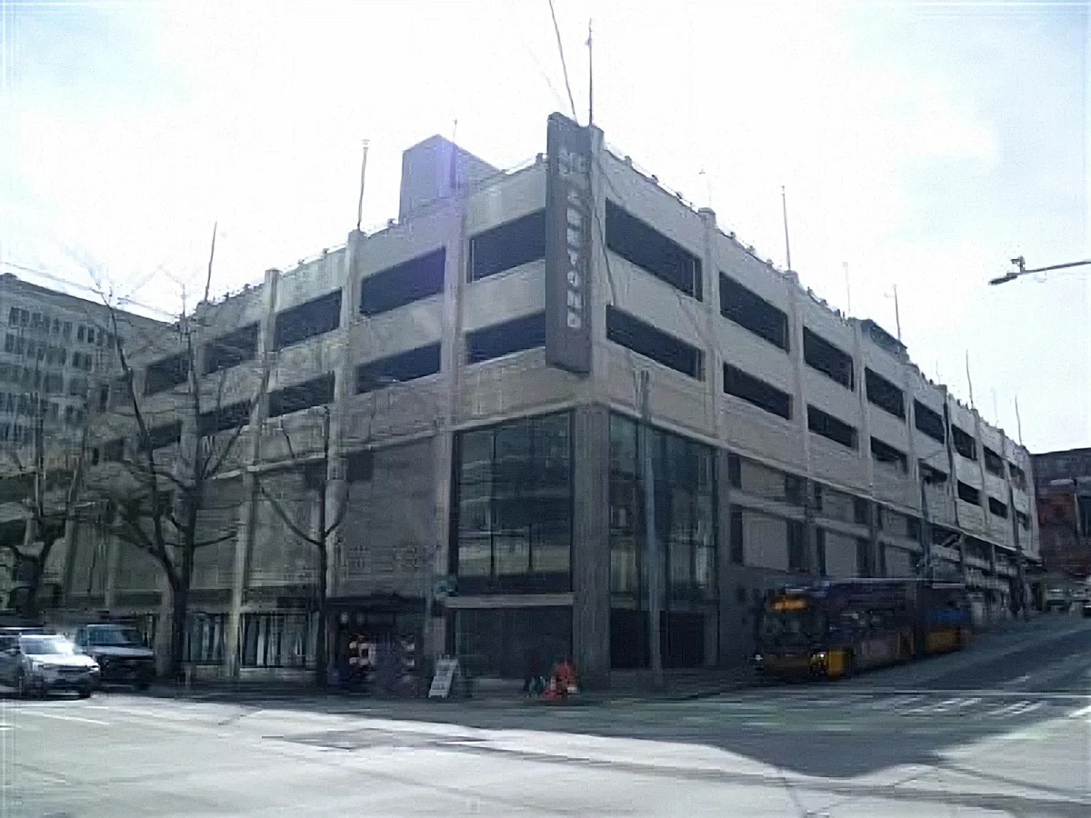 Seattle's Proposed One-Year Ban on Data Centers Sparks Controversy Amid New Facility Plans
