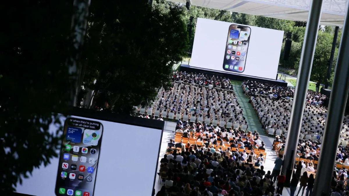 Siri's major update raises stakes for Apple in AI competition with Google and Amazon
