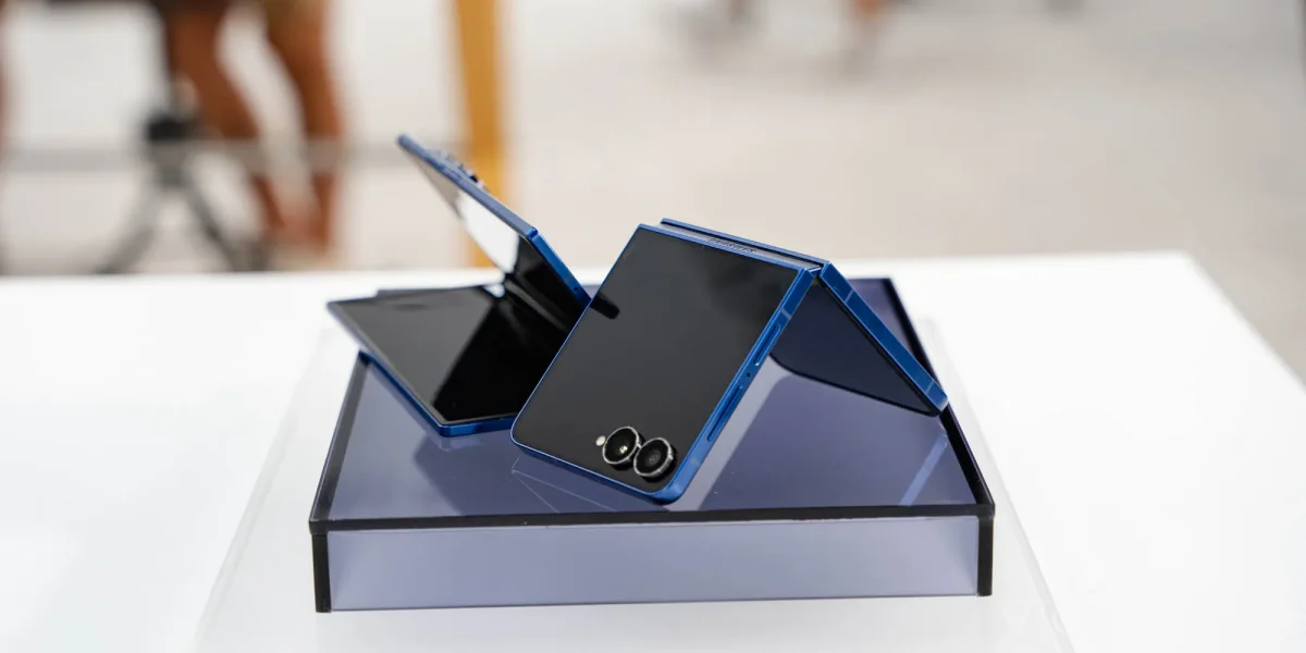 Smartphone Discounts: Save $250 on Z Flip 7 and $350 on Moto razr+, plus more deals