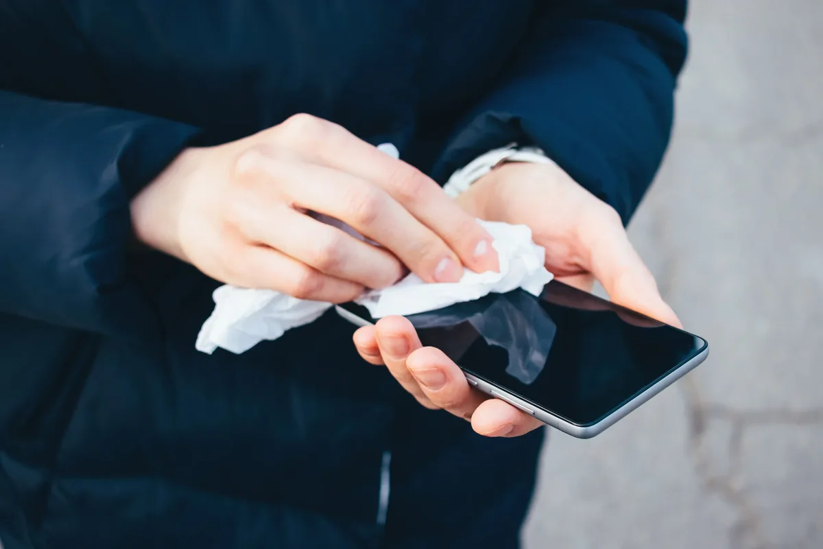 Smartphone resale value drops as consumers prioritize functionality over preservation