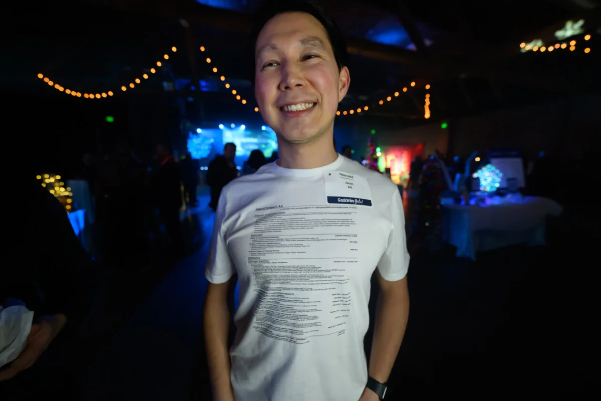 Student's Creative T-Shirt Resume Sparks New Trends in Job Hunting Strategies