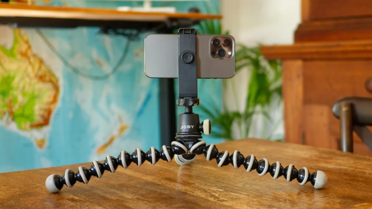 Transforming Old iPhones into Smart Security Cameras: A Cost-Effective Solution for Homeowners