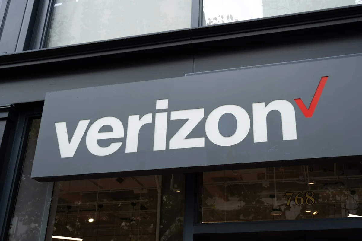 Verizon customers face widespread disruption as voice and data services go dark